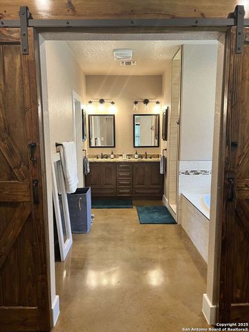 418 TAILWIND DR, Seguin, TX 78155