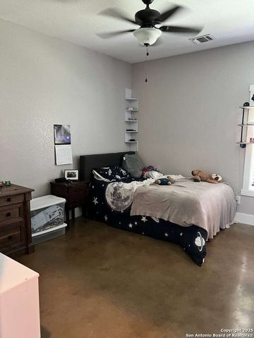 418 TAILWIND DR, Seguin, TX 78155