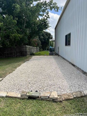 418 TAILWIND DR, Seguin, TX 78155