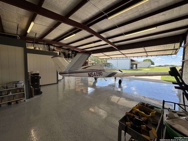 418 TAILWIND DR, Seguin, TX 78155