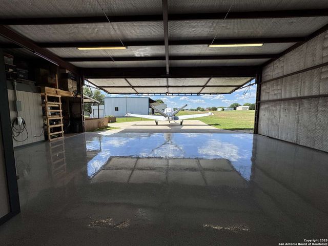 418 TAILWIND DR, Seguin, TX 78155