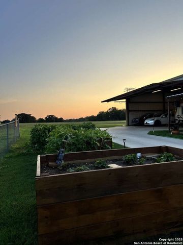 418 TAILWIND DR, Seguin, TX 78155