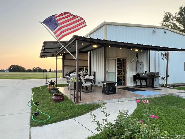 418 TAILWIND DR, Seguin, TX 78155