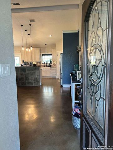418 TAILWIND DR, Seguin, TX 78155