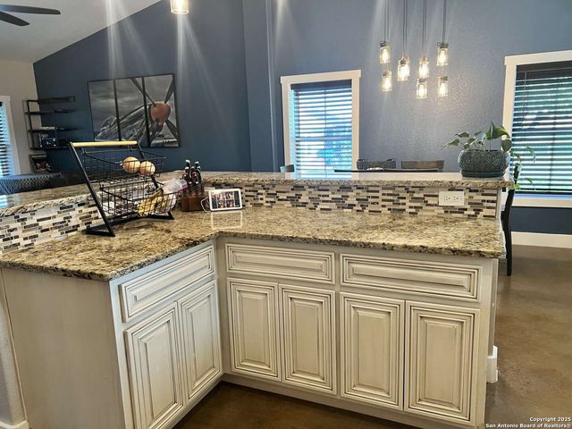 418 TAILWIND DR, Seguin, TX 78155