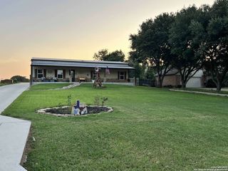 418 TAILWIND DR, Seguin, TX 78155