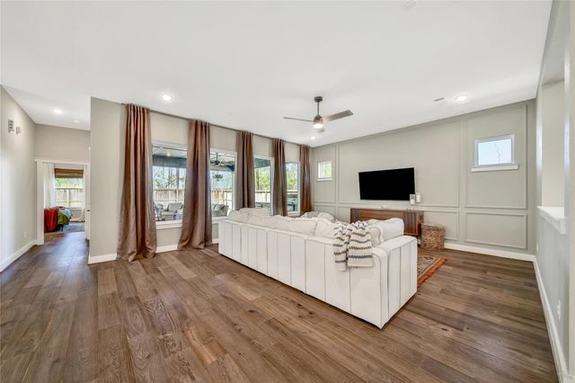 325 Bromley Square Drive, Montgomery, TX 77316