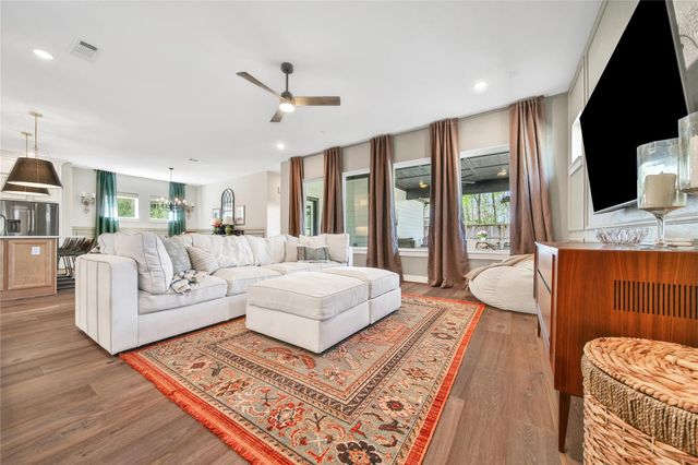 325 Bromley Square Drive, Montgomery, TX 77316