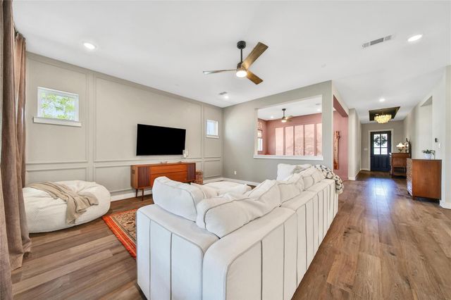 325 Bromley Square Drive, Montgomery, TX 77316