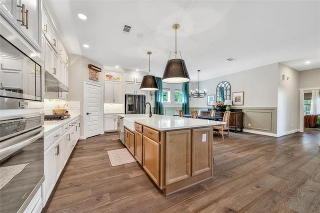 325 Bromley Square Drive, Montgomery, TX 77316