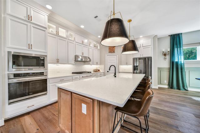 325 Bromley Square Drive, Montgomery, TX 77316