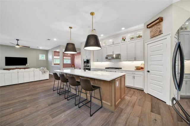 325 Bromley Square Drive, Montgomery, TX 77316