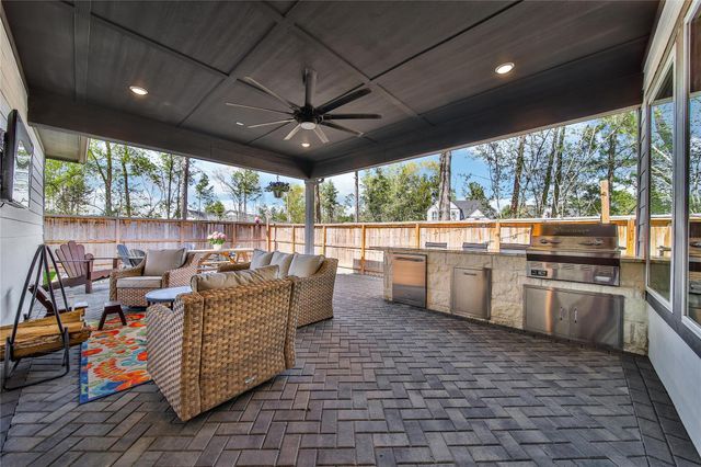 325 Bromley Square Drive, Montgomery, TX 77316