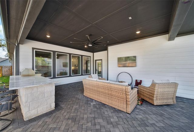 325 Bromley Square Drive, Montgomery, TX 77316