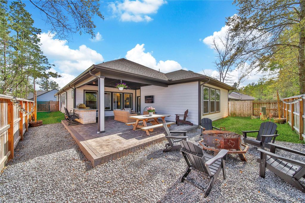 325 Bromley Square Drive, Montgomery, TX 77316