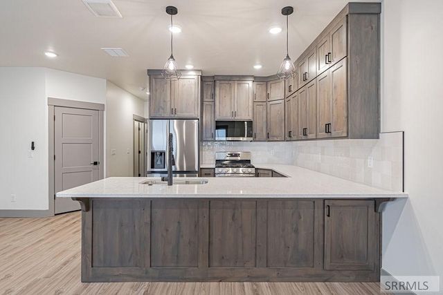 4959 N Beach Dr, Idaho Falls, ID 83401