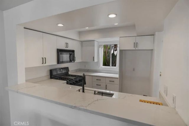 11230 Peach Grove Street 206, North Hollywood, CA 91601