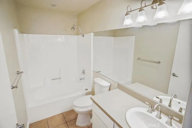 11230 Peach Grove Street 206, North Hollywood, CA 91601