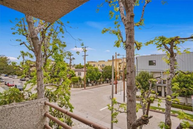 11230 Peach Grove Street 206, North Hollywood, CA 91601