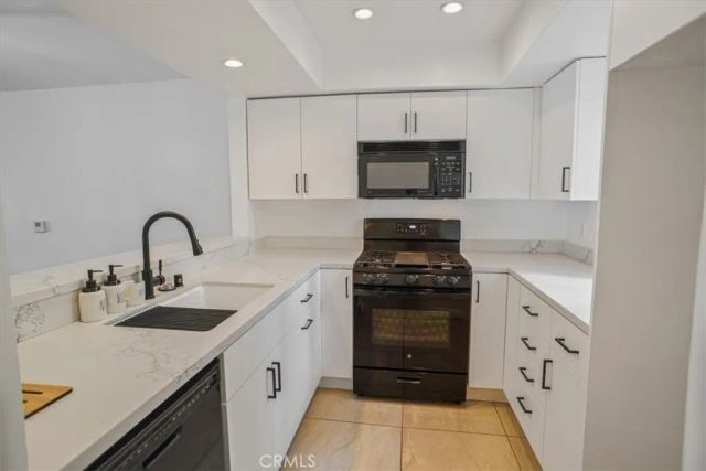 11230 Peach Grove Street 206, North Hollywood, CA 91601