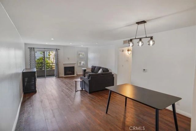 11230 Peach Grove Street 206, North Hollywood, CA 91601