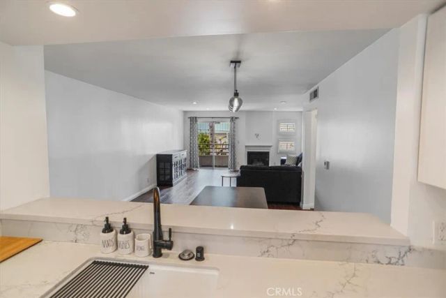 11230 Peach Grove Street 206, North Hollywood, CA 91601