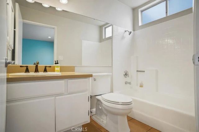 11230 Peach Grove Street 206, North Hollywood, CA 91601