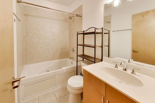 421 S Ridgeland Avenue 2S, Oak Park, IL 60302