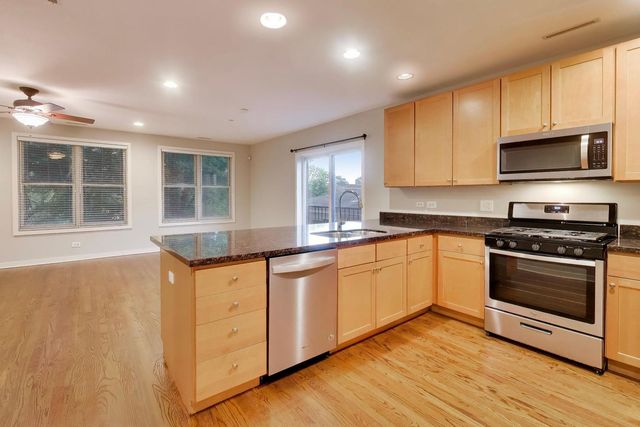 421 S Ridgeland Avenue 2S, Oak Park, IL 60302