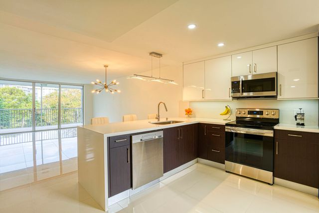 535 Oaks Drive 510, Pompano Beach, FL 33069