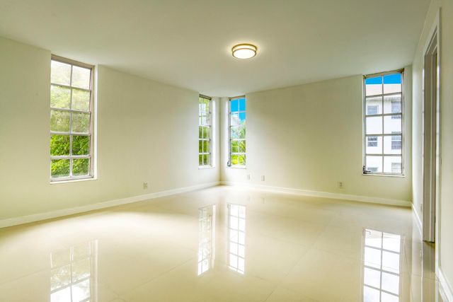 535 Oaks Drive 510, Pompano Beach, FL 33069