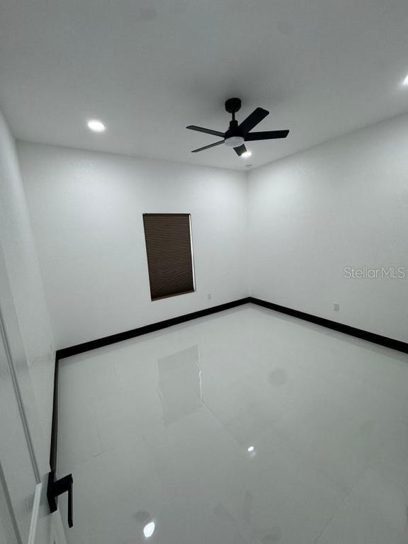 Image 16 of property listing at 4090 SE 134TH PLACE, Belleview, FL 34420