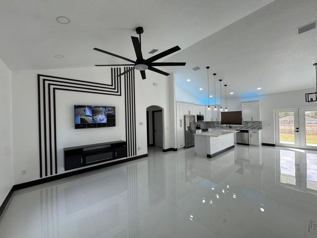 Image 6 of property listing at 4090 SE 134TH PLACE, Belleview, FL 34420