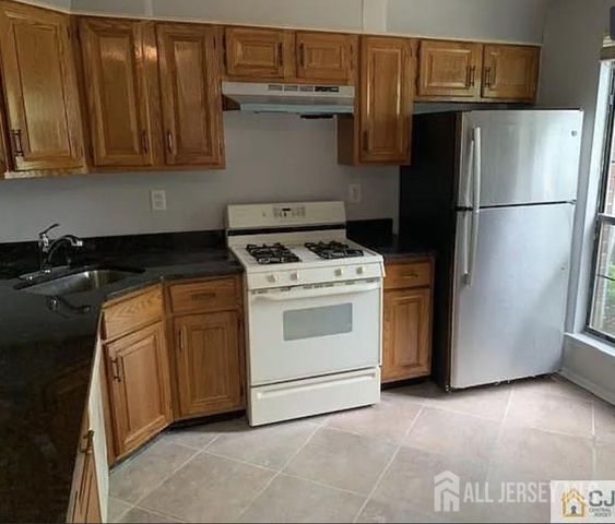 221 Hampshire Court, Piscataway, NJ 08854