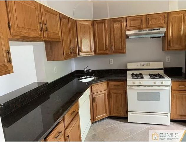 221 Hampshire Court, Piscataway, NJ 08854
