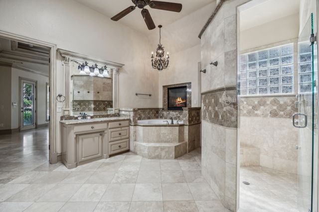 585 N Peytonville Avenue, Southlake, TX 76092