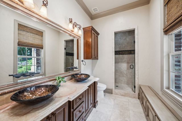 585 N Peytonville Avenue, Southlake, TX 76092