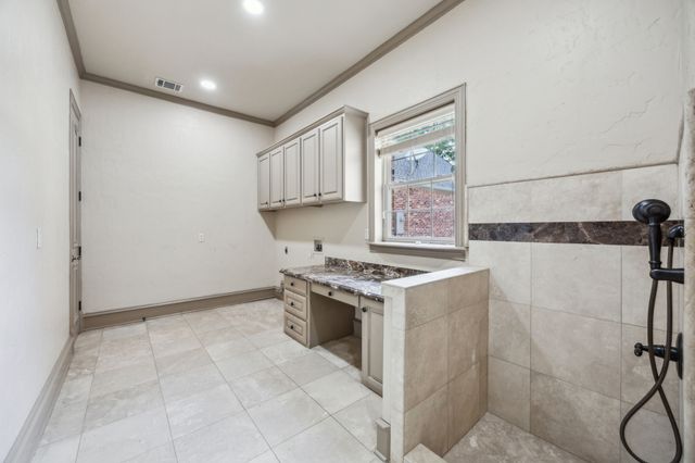 585 N Peytonville Avenue, Southlake, TX 76092