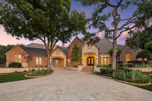 585 N Peytonville Avenue, Southlake, TX 76092