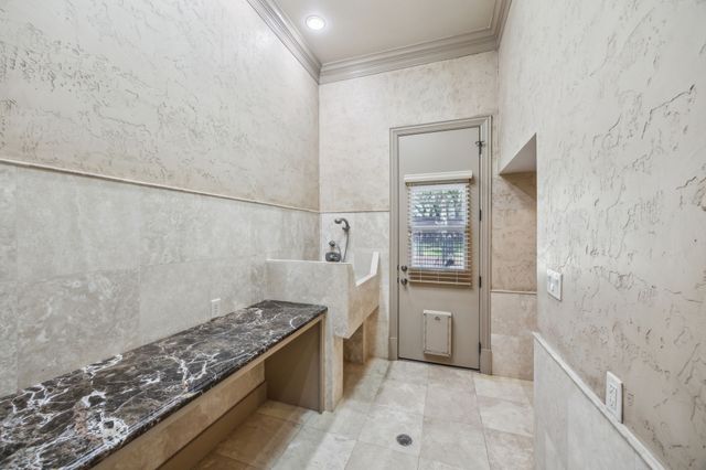 585 N Peytonville Avenue, Southlake, TX 76092