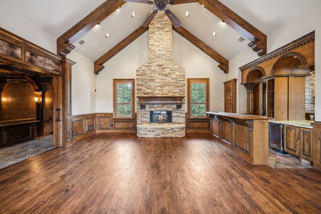 585 N Peytonville Avenue, Southlake, TX 76092