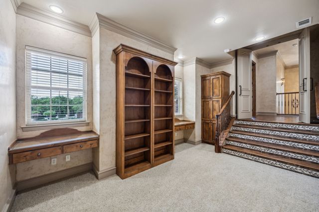 585 N Peytonville Avenue, Southlake, TX 76092