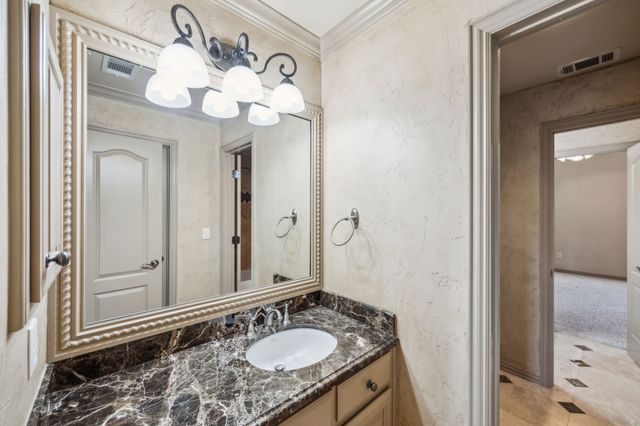 585 N Peytonville Avenue, Southlake, TX 76092