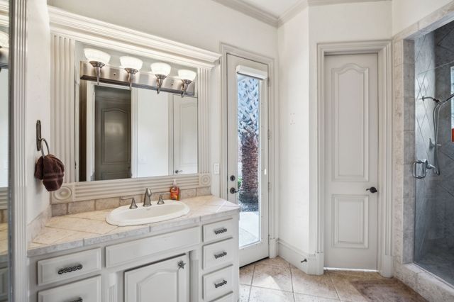 585 N Peytonville Avenue, Southlake, TX 76092