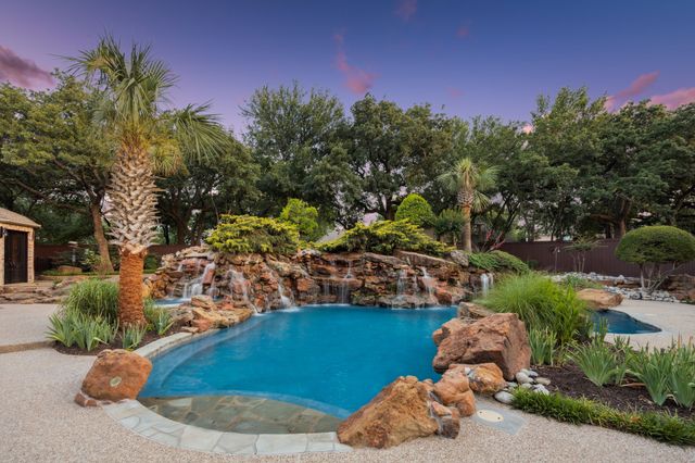 585 N Peytonville Avenue, Southlake, TX 76092