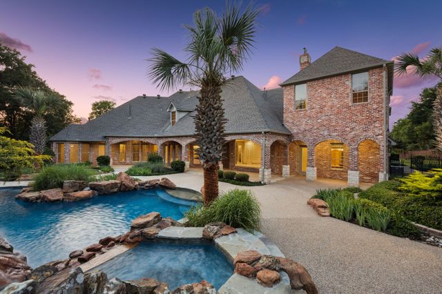 585 N Peytonville Avenue, Southlake, TX 76092