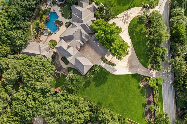 585 N Peytonville Avenue, Southlake, TX 76092