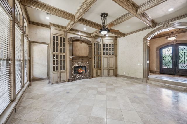 585 N Peytonville Avenue, Southlake, TX 76092