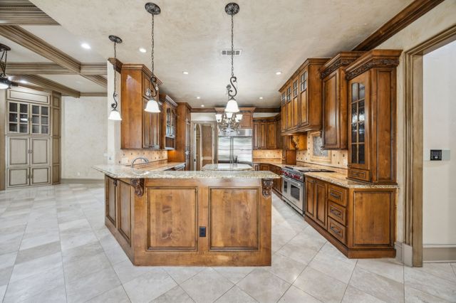 585 N Peytonville Avenue, Southlake, TX 76092