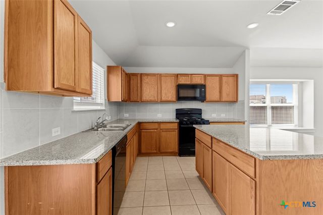 4837 Park Glen, Marion, TX 78124